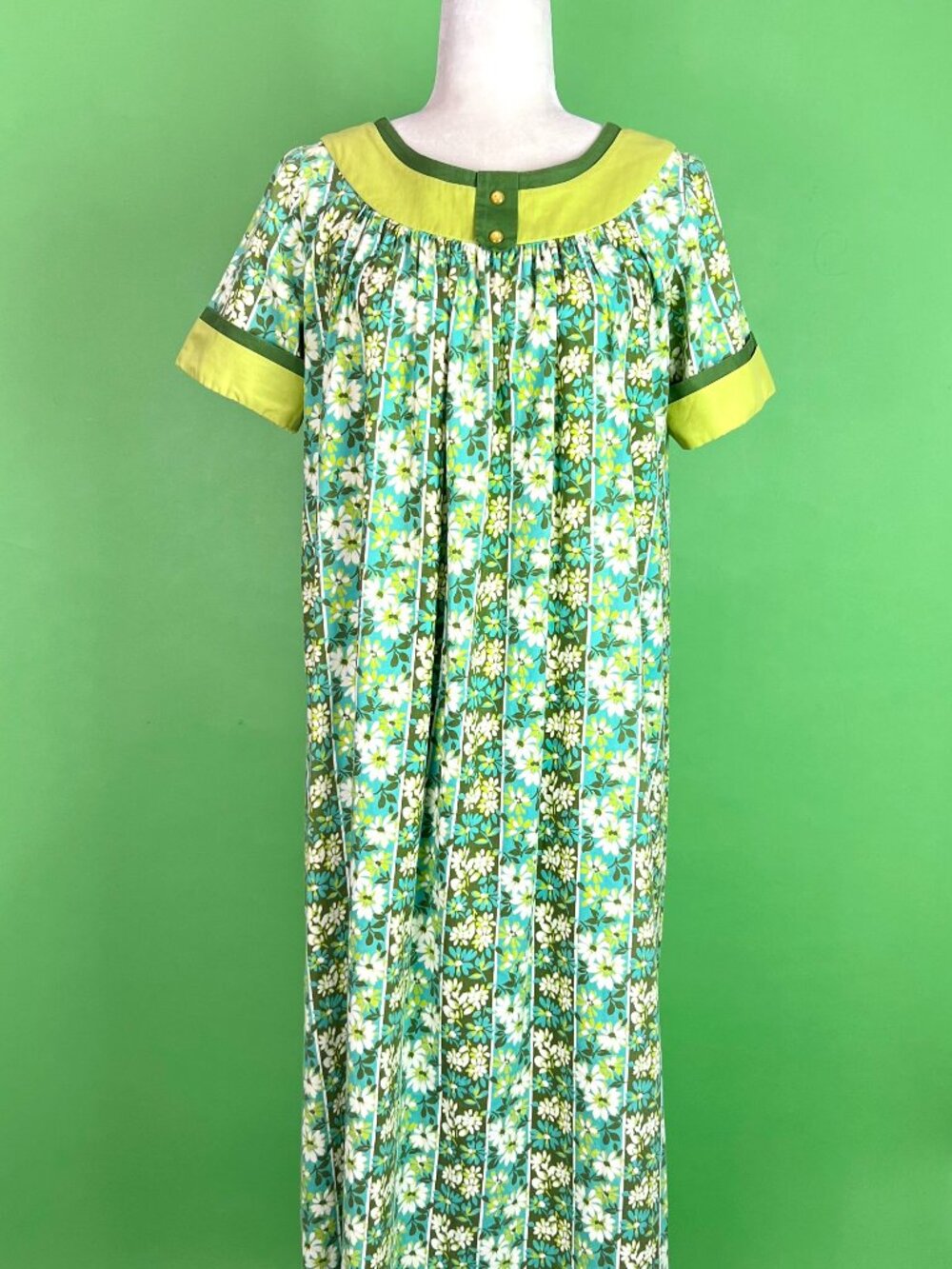 Vintage 50s Green and Turquoise Daisy Floral Hawaiian Muumuu Dress Size S/M